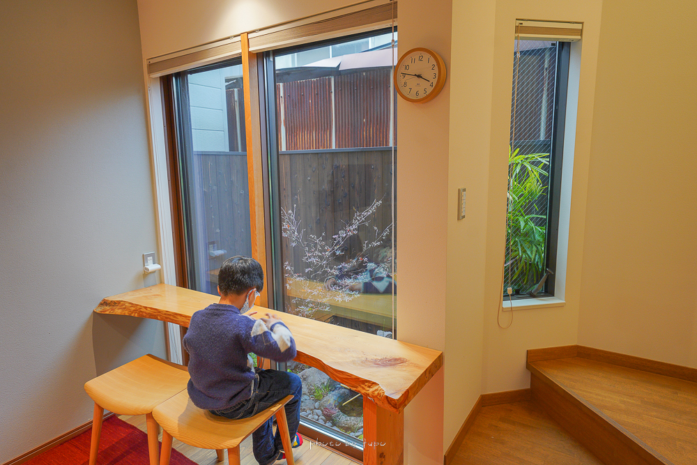 京都住宿》廣橋旅館ゲストハウス ひろはし，四個人就可以包棟的民宿，有廚房浴室和客廳 @小腹婆大世界
