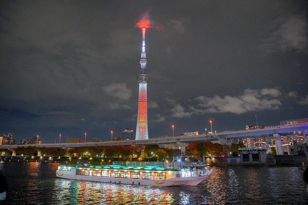 東京夜景景點》釣新淺草屋形船，搭紅燈籠屋形船吃晚餐看夜景，酒精飲料無限暢飲 @小腹婆大世界