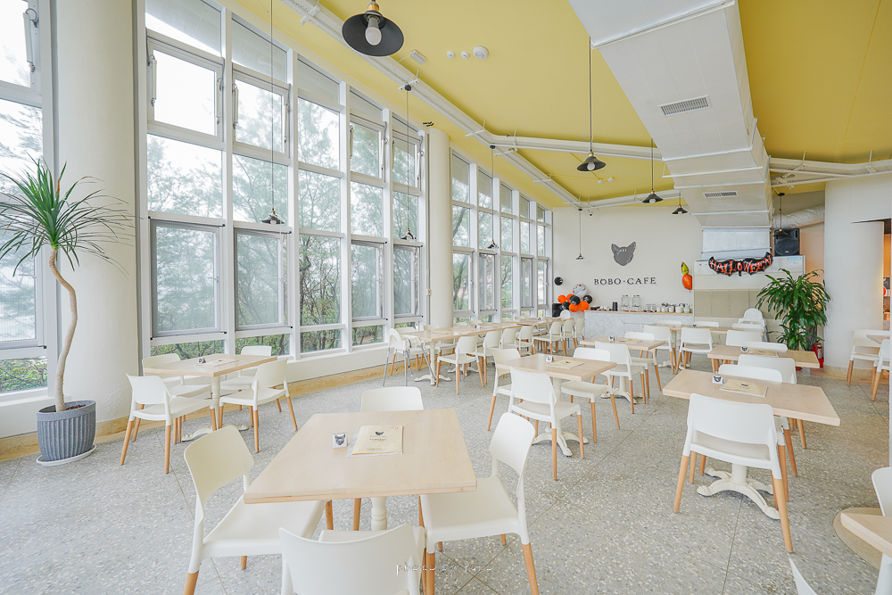 白沙灣美食》豹豹咖啡海邊館Bo.Bo.Cafe，無敵海景玻璃屋，一分鐘到沙灘，菜單價位