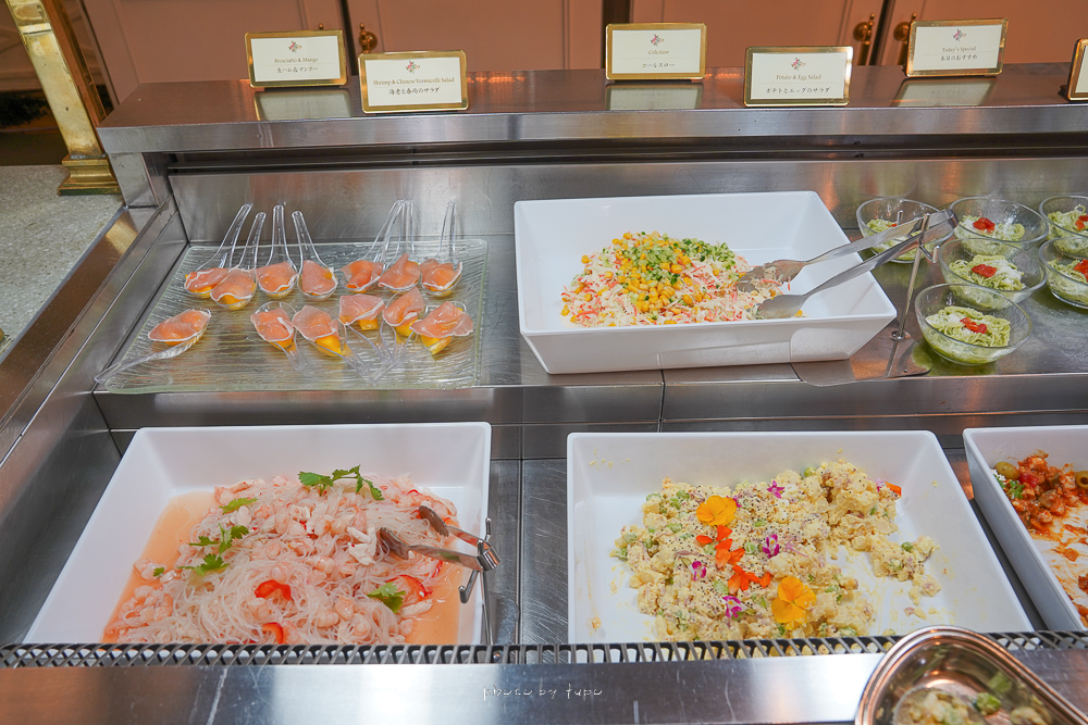 日本迪士尼美食》水晶宮餐廳吃到飽全新菜色，超過50種菜色，迪士尼甜點吃到飽