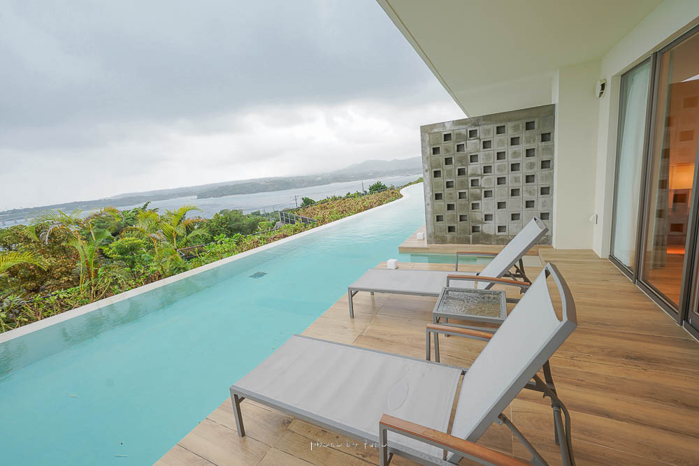 沖繩最新海景住宿》LOISIR Terrace & Villas KOURI，古宇利大橋旁豪華泳池別墅，房間門打開就是無邊際泳池