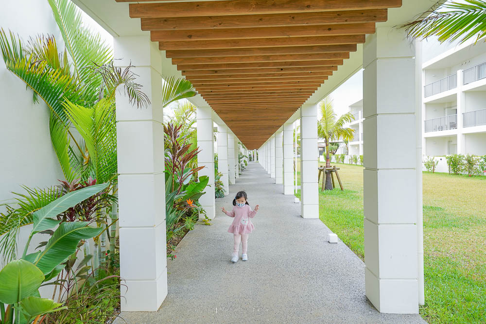 沖繩最新海景住宿》LOISIR Terrace & Villas KOURI，古宇利大橋旁豪華泳池別墅，房間門打開就是無邊際泳池