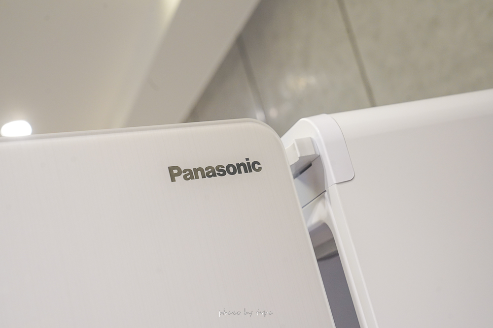 Panasonic電子衣櫥》N-RGB1R健康護衣專家，衣服頂級SPA、雙重除菌、乾燥除皺一次滿足