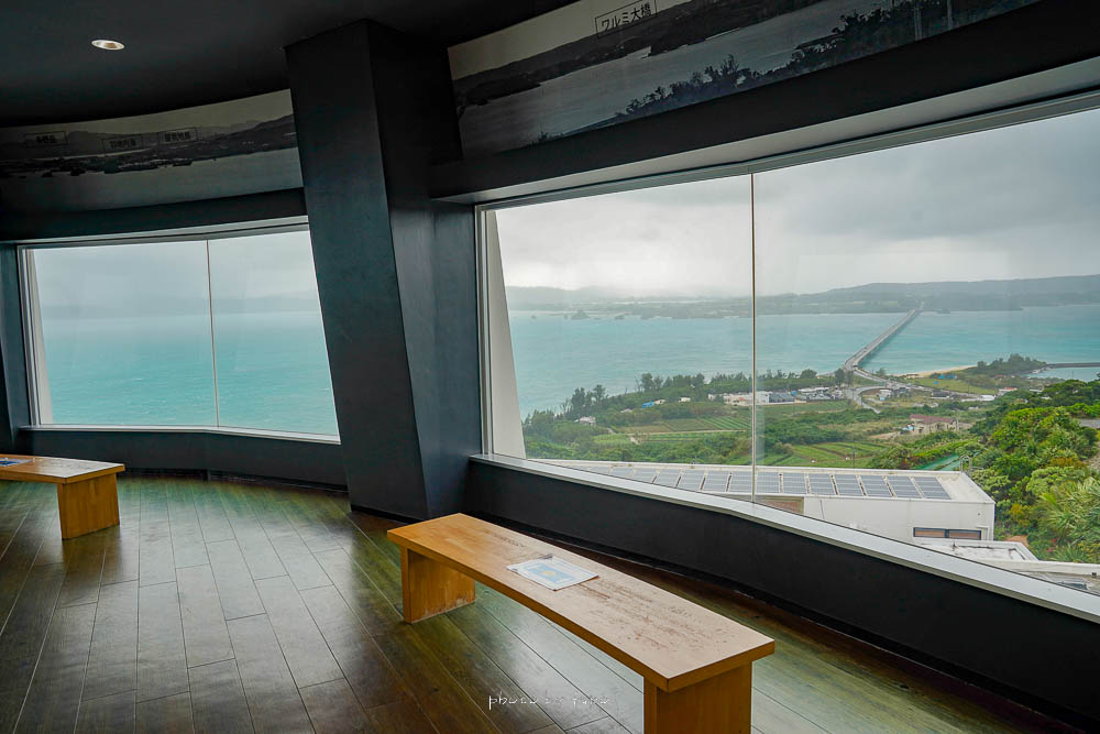 沖繩北部景點》古宇利海洋塔，82m白色展望塔，搭乘無人車展望戀之島、貝殼博物館