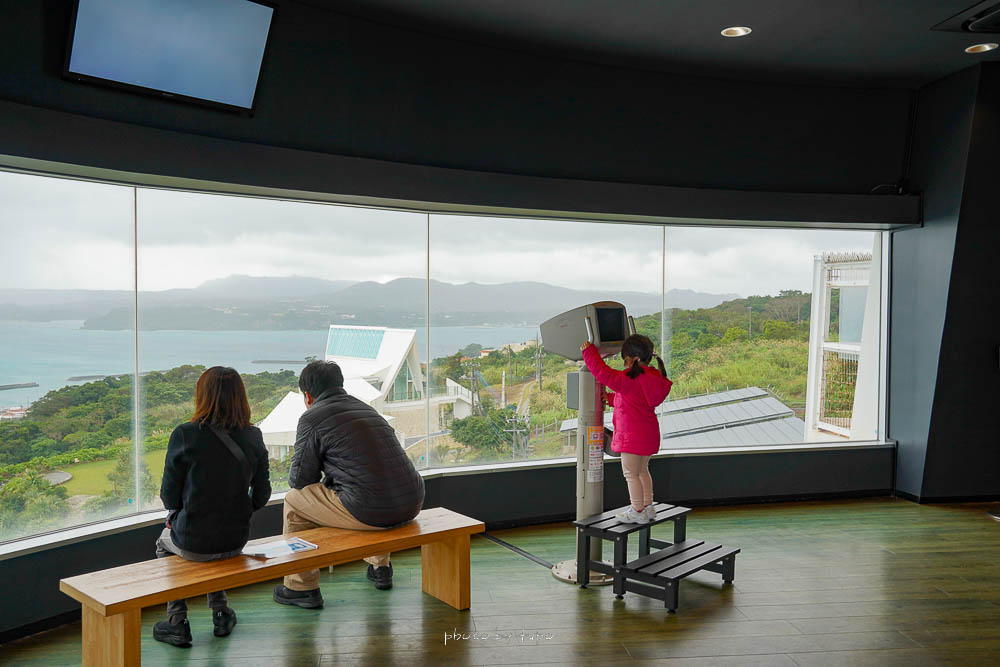沖繩北部景點》古宇利海洋塔，82m白色展望塔，搭乘無人車展望戀之島、貝殼博物館