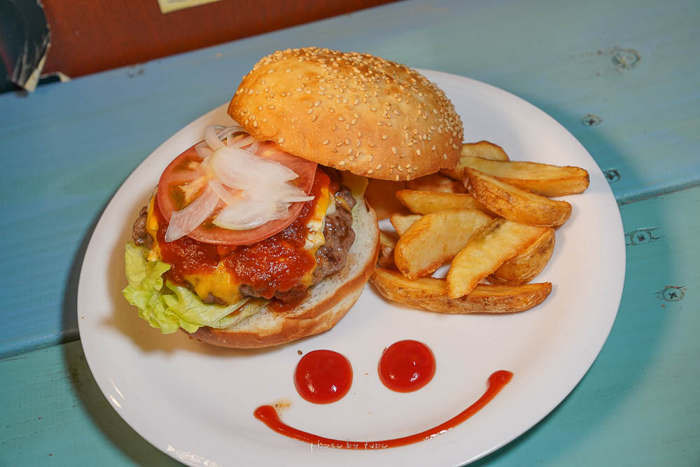 沖繩國際通美食》Zooton’s 漢堡首里店，微笑酪梨多汁漢堡肉，菜單價位