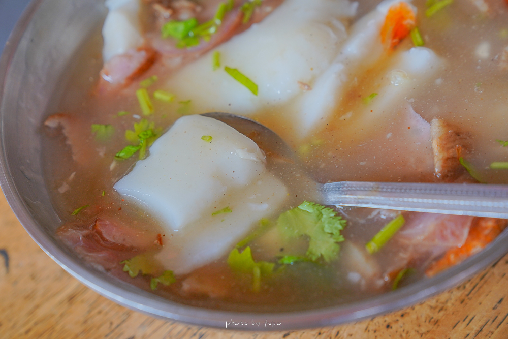 屏東東港美食》葉家肉粿，超過50年傳承三代的肉粿湯，靈魂湯頭加辣更好吃