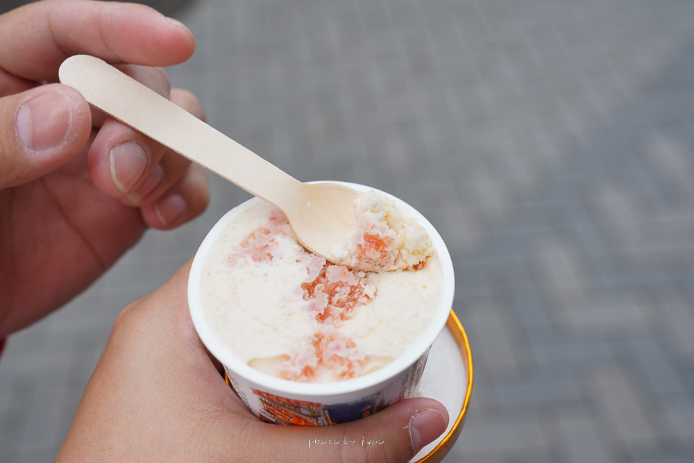 大阪道頓崛》螃蟹道樂大阪道頓堀本店，最新螃蟹冰淇淋，每口都吃得到蟹肉，品嚐心得分享