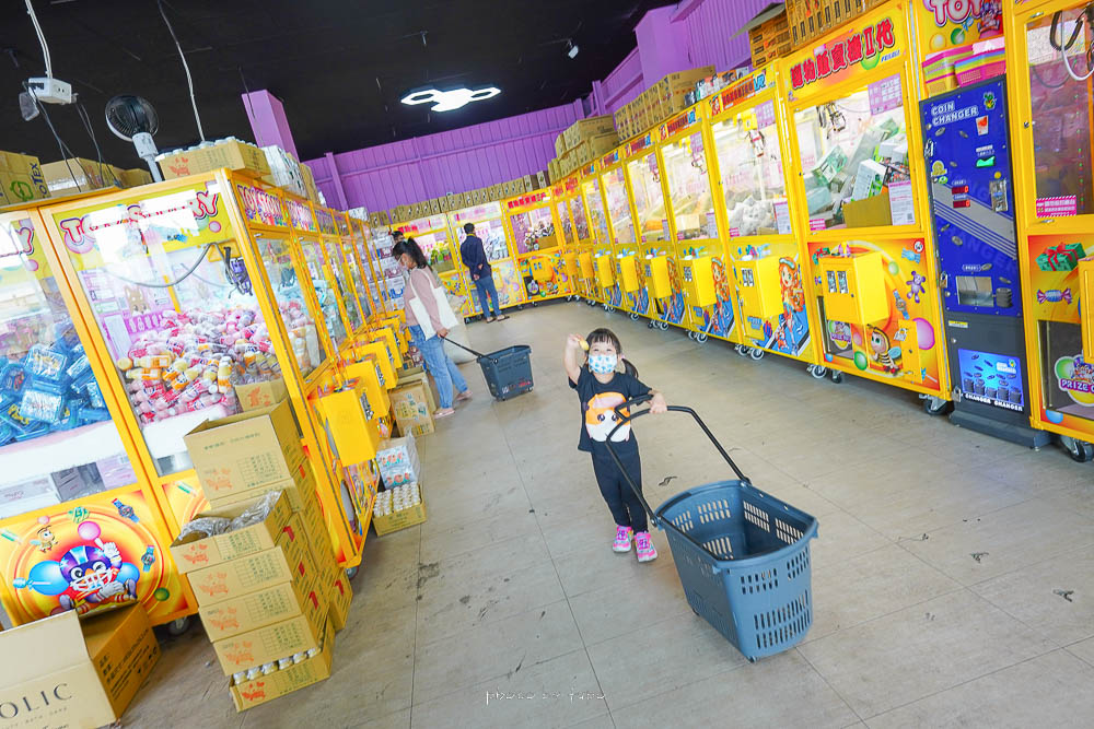 台南夾娃娃機》優品娃娃屋永大店，超過150台娃娃機、佔地百坪、大型停車場，寵物友善景點