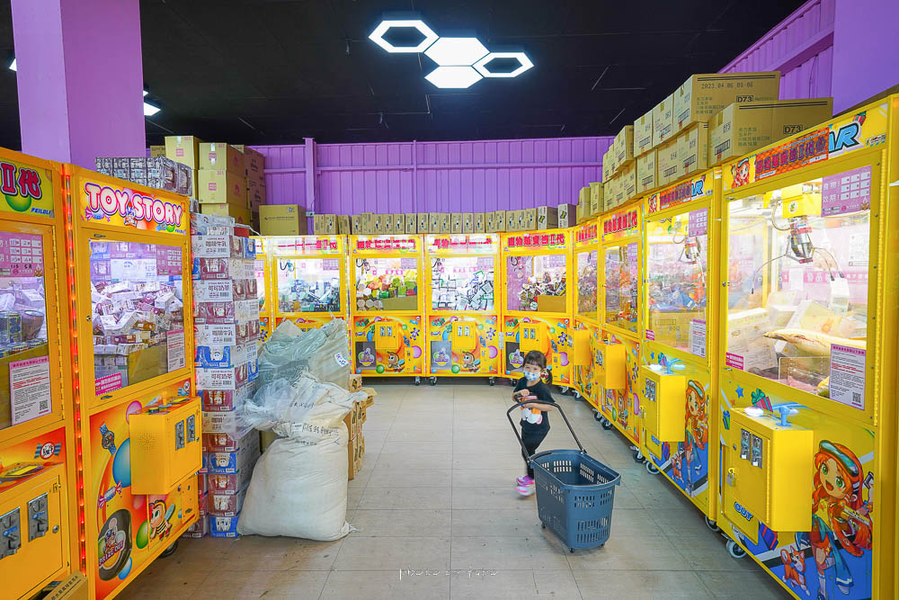 台南夾娃娃機》優品娃娃屋永大店，超過150台娃娃機、佔地百坪、大型停車場，寵物友善景點