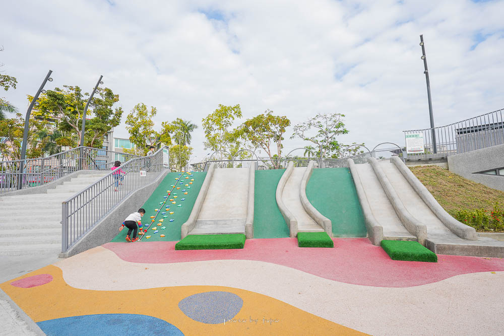 屏東幸福公園|勝利星村旁的放電公園,有停車場,洗手間,可以玩沙又玩溜滑梯!