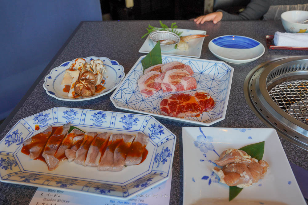 東京燒肉吃到飽》新宿六歌仙，和牛燒肉壽喜鍋吃到飽，線上預約，用中文平板點餐就算不會日文也不怕