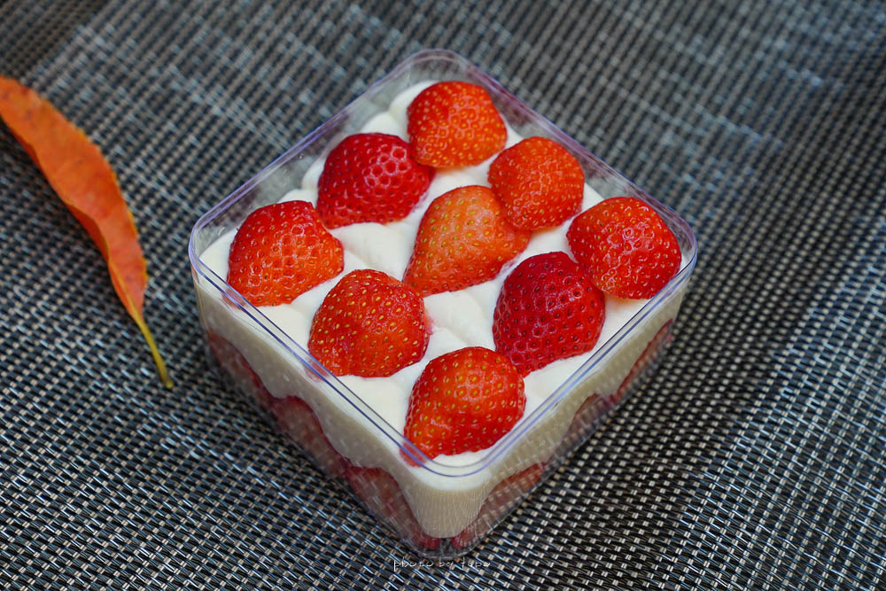 苗栗採草莓推薦》草莓小農場，全預約制保證有草莓，豪邁試吃給一整盤草莓、草莓爆米花、草莓酒