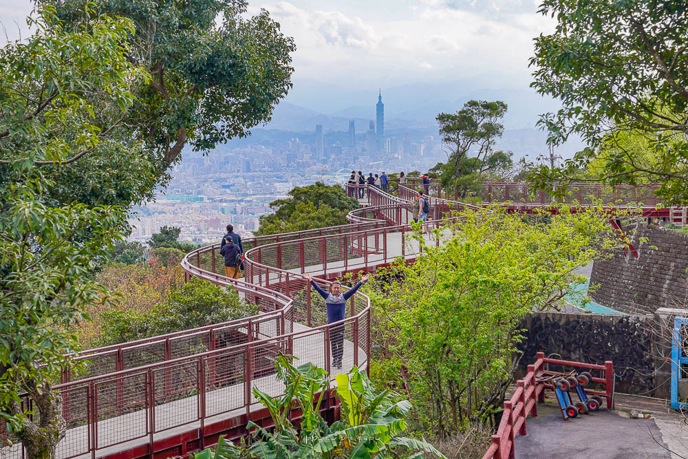 台北最新觀景台|碧山露營場天空步道|最新S型天空步道.森林王子小屋 @小腹婆大世界