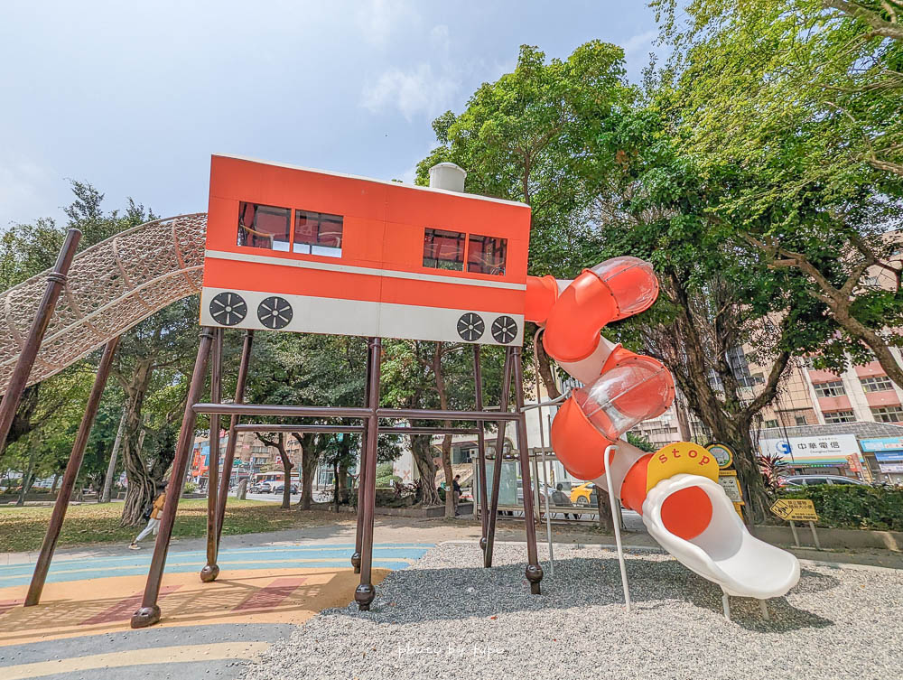 南港親子景點|南港南興公園,最新台北飛天火車主題遊戲場,佔地1400坪放電公園