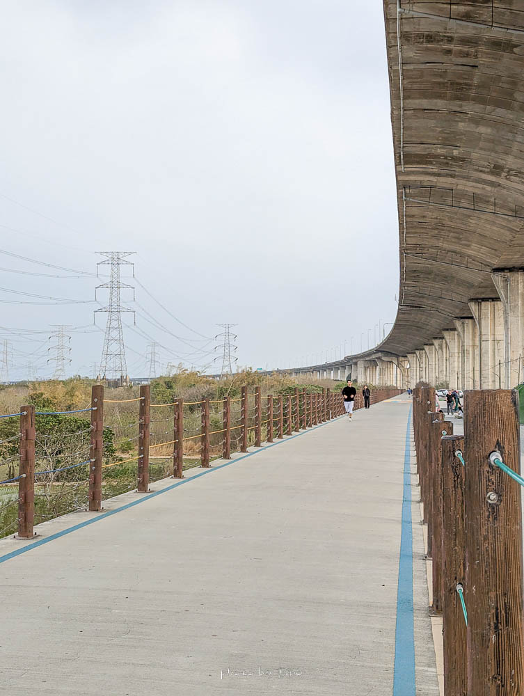 彰化不怕曬特色公園|烏溪廊道親子公園,可以騎單車的橋下公園好好玩