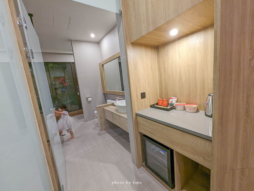 南投名間住宿【雅薇時尚精品旅館】寬敞車庫房型、大浴缸、房間乾淨又寬敞