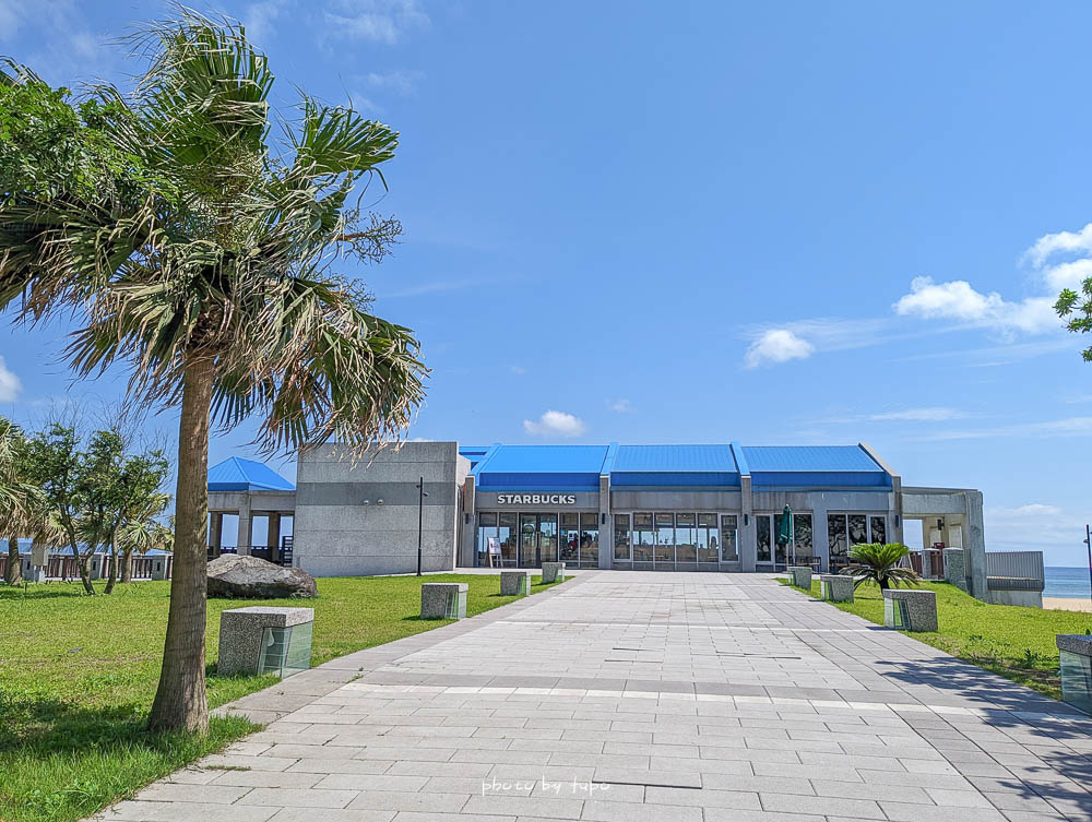 福隆海景咖啡【福隆星巴克觀海門市】全台首間沙灘星巴克,一分鐘抵達沙灘,無敵海景座位區,停車場 @小腹婆大世界