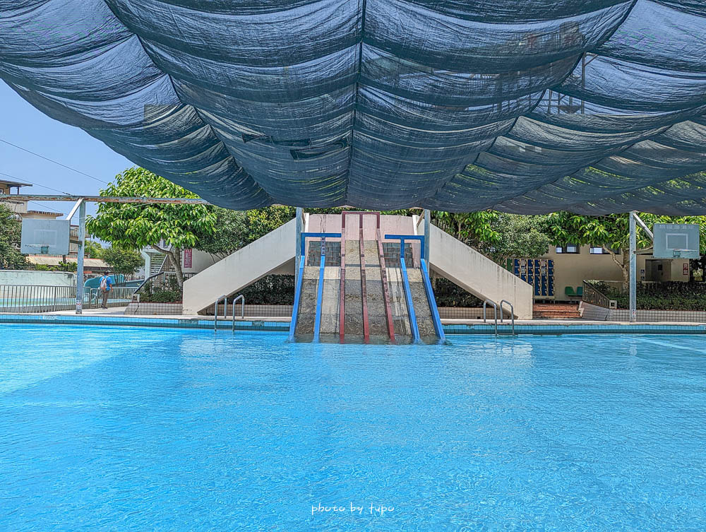 2023宜蘭玩水景點【龍泉游泳池】在地人都愛的天然湧泉游泳池,波浪溜滑梯,高空滑水道