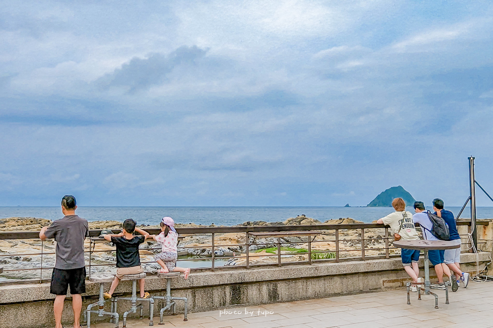 基隆玩沙玩水景點「和平島公園」和魚悠游的海水游泳池、玩沙區、海景咖啡廳