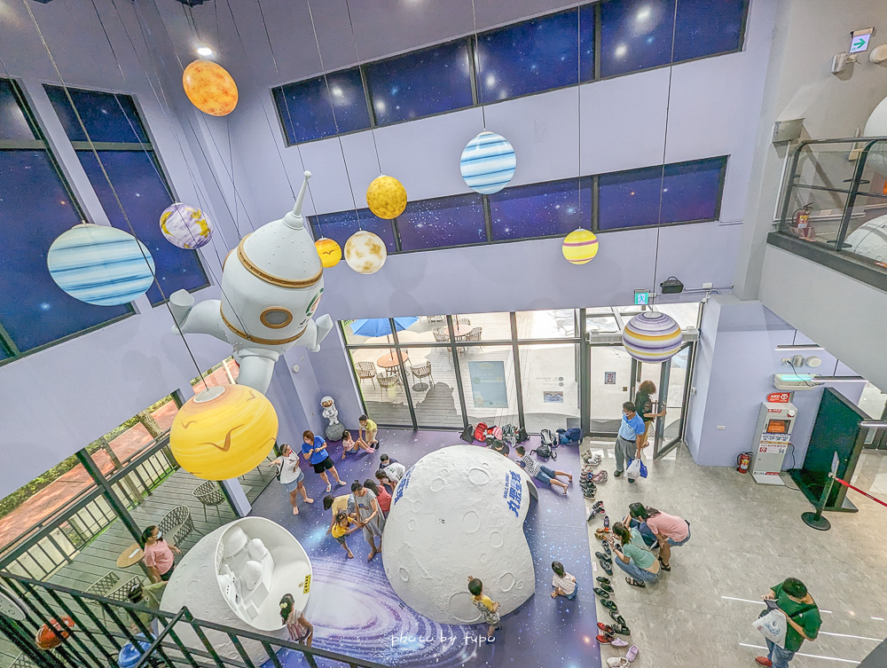 嘉義貢丸觀光工廠「丸聚星球」免費貢丸試吃，巨可愛貢丸星球、免費借玩具、玩沙