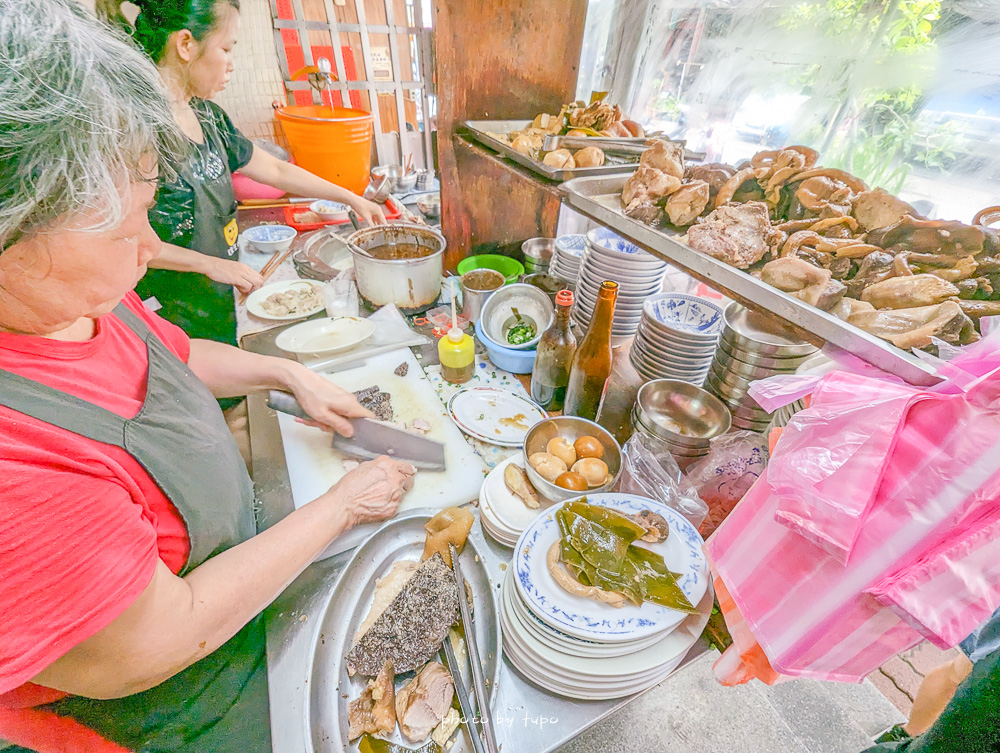 台南小吃「盧家麵食」隱身巷仔內的銅板美食，必點滷味拼盤、菜單價位