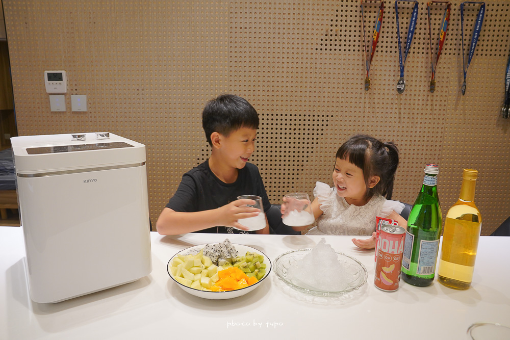 製冰機團購優惠「KINYO製冰機」7分鐘製冰，人人都是冰塊富翁，送麥飯石電烤盤