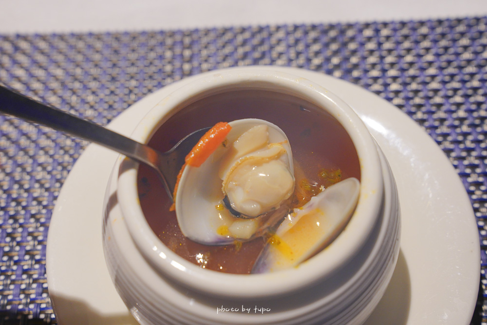 宜蘭【香格里拉冬山河渡假飯店】飯店怕你餓一泊三食，夏天玩水冬天泡湯，可以釣魚換裝盪鞦韆