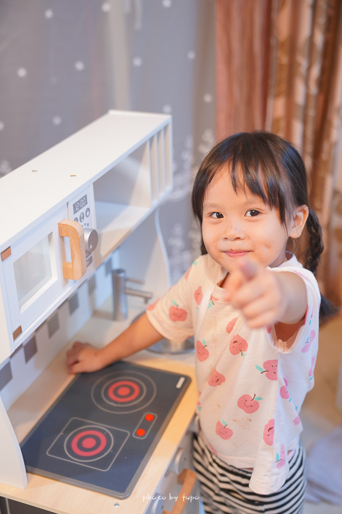 親子聖誕禮物推薦「荷蘭New Classic Toys木製廚房玩具組」質感超好的木製玩具，跟著學習做家事