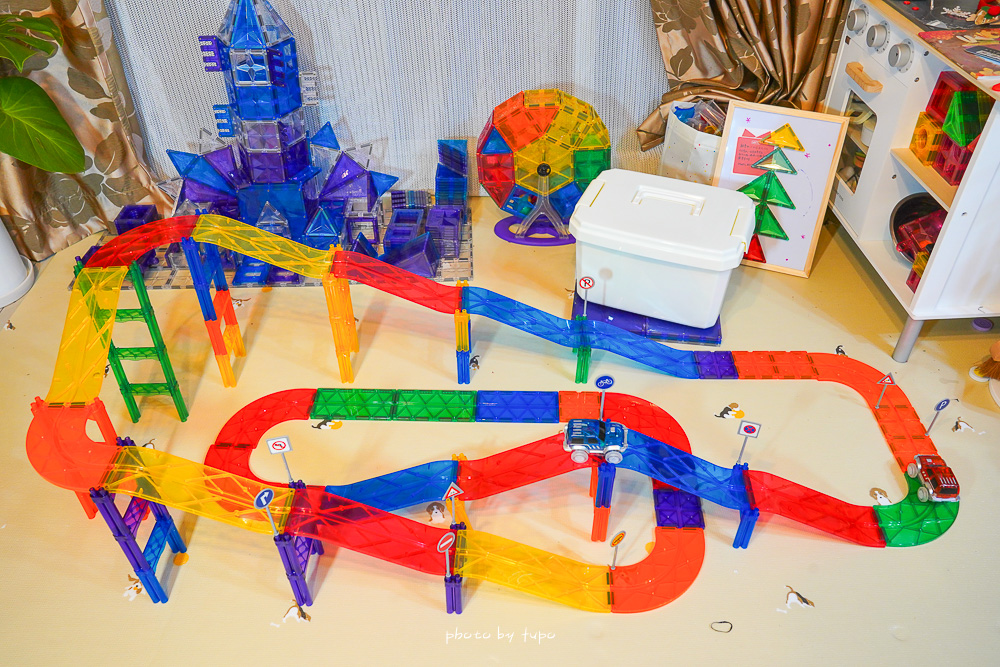 延伸閱讀：磁力片推薦「MNTL磁力片」高顏值又充滿創造力的玩具，家裡聖誕村點燈囉，儀式感滿滿！