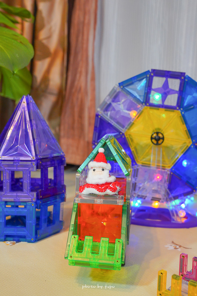 磁力片推薦「MNTL磁力片」高顏值又充滿創造力的玩具，家裡聖誕村點燈囉，儀式感滿滿！