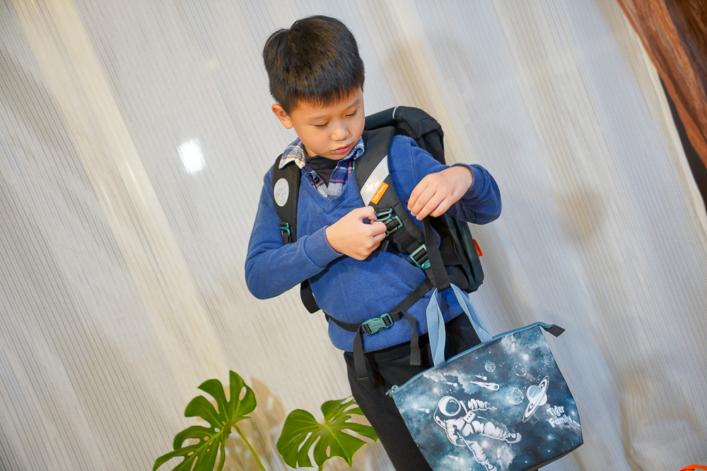兒童護脊書包推薦「TigerFamily書包」使用二年心得評論，小1到小6通通都有、最新大人款背包