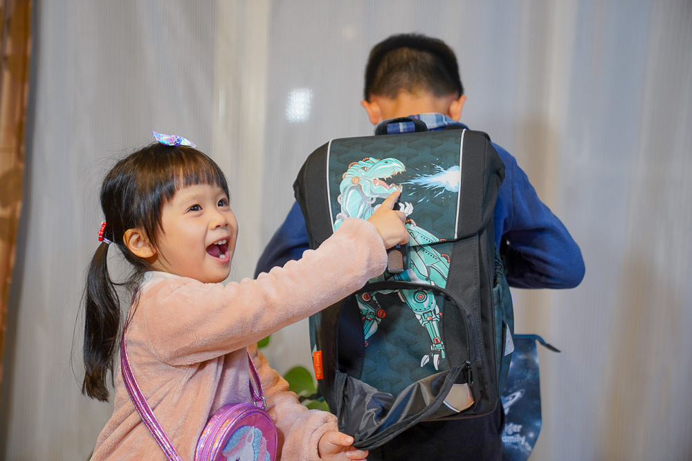 兒童護脊書包推薦「TigerFamily書包」使用二年心得評論，小1到小6通通都有、最新大人款背包