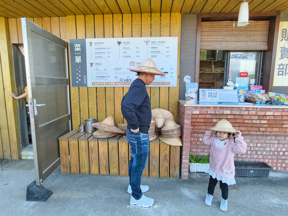 宜蘭景點「牛頭司親子體驗農場」可以近距離接近牛的農場,牽牛散步,復古童玩