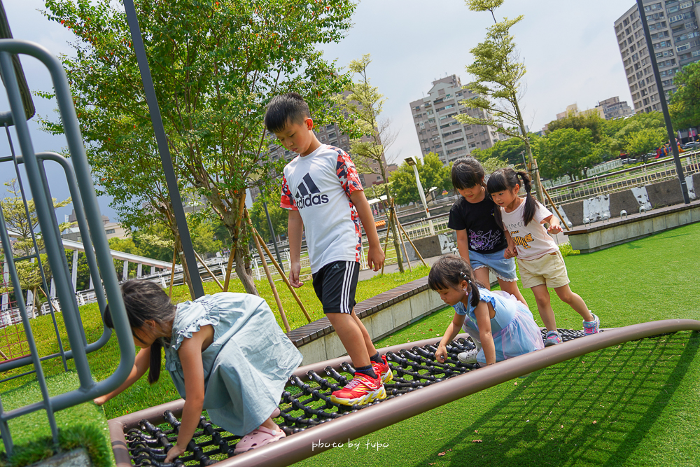 2024【南崁溪桃園區第一河濱公園】最新桃園親子景點,最新巨無霸雲朵彈跳床,森林冒險區,一日遊可以這樣玩