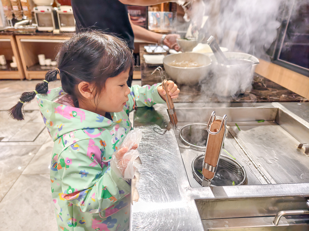 苗栗溫泉飯店推薦｜享沐時光莊園渡假酒店 700坪露天溫泉、每房大浴池，一泊二食最新火鍋晚餐與宵夜｜早餐菜色分享