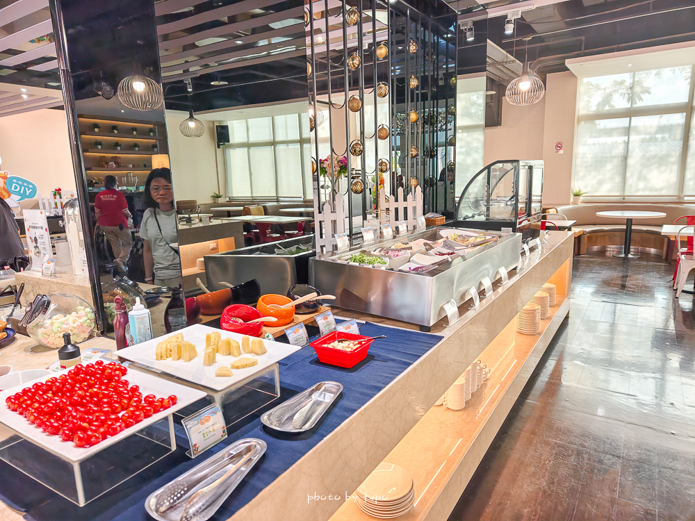 【2025高雄親子飯店推薦】華園大飯店草衙館｜SKM Park旁、含鈴鹿賽道樂園門票，高CP值$2XXX起，親子住宿首選！