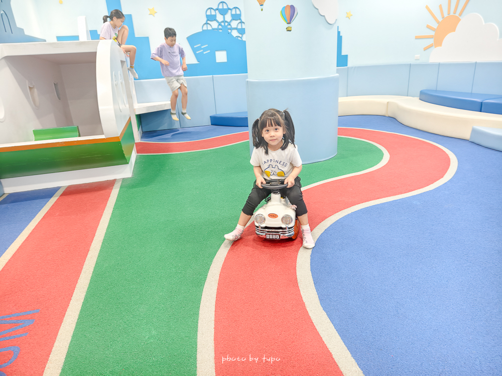 【2025高雄親子飯店推薦】華園大飯店草衙館｜SKM Park旁、含鈴鹿賽道樂園門票，高CP值$2XXX起，親子住宿首選！