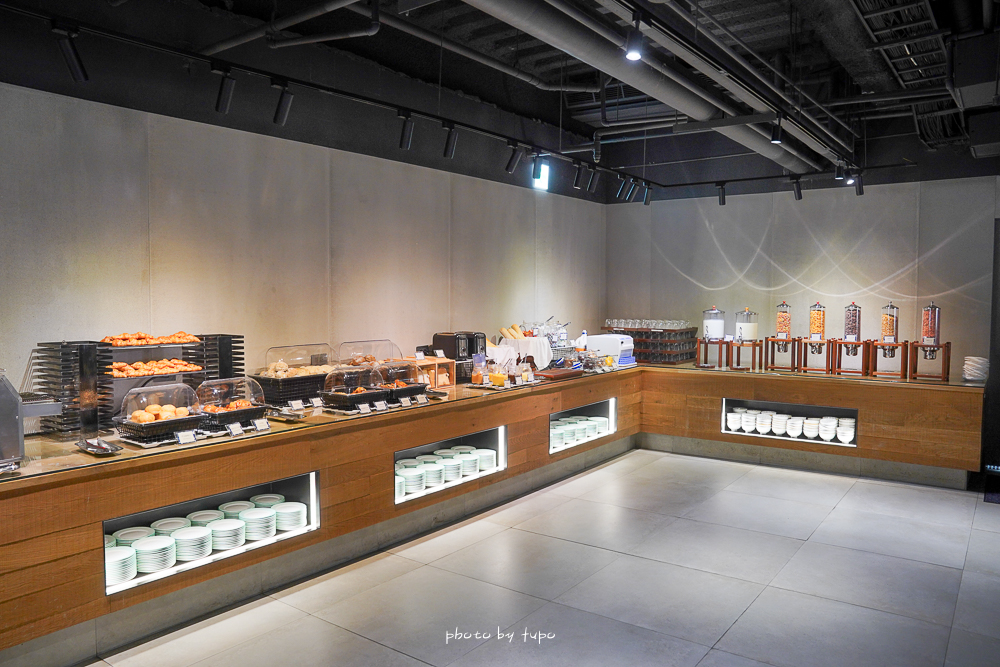 2025最新｜台中親子住宿推薦「台中鳳凰酒店」小朋友超愛星際遊戲區太好玩，早餐吃到1點超享受