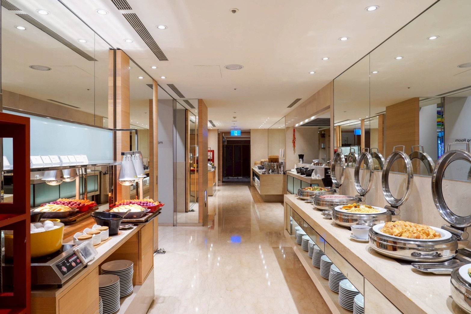 台南親子飯店推薦｜和逸飯店台南西門館，全台唯一卡通主題飯店，玩沙玩水、小火車、電動車、室內遊戲區一次滿足