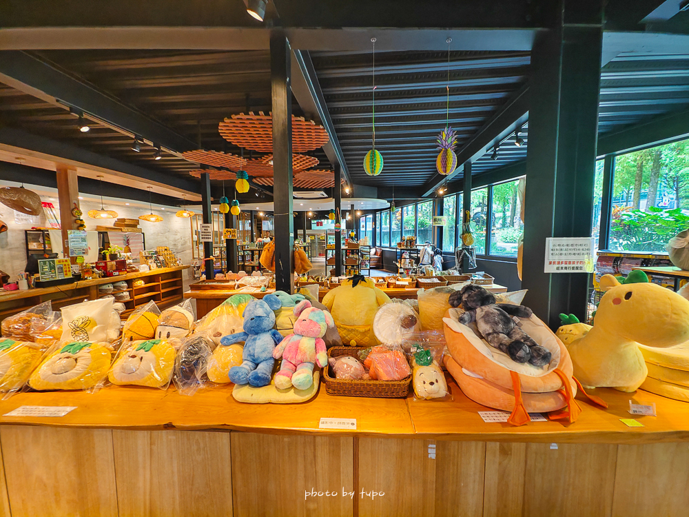 美暈!宜蘭【鳳梨屋水上莊園】水上森林住宿,房間開門可餵魚、最新動物區、還能體驗水桶划船! 美暈!宜蘭【鳳梨屋水上莊園】水上森林住宿,房間開門可餵魚、最新動物區、還能體驗水桶划船!