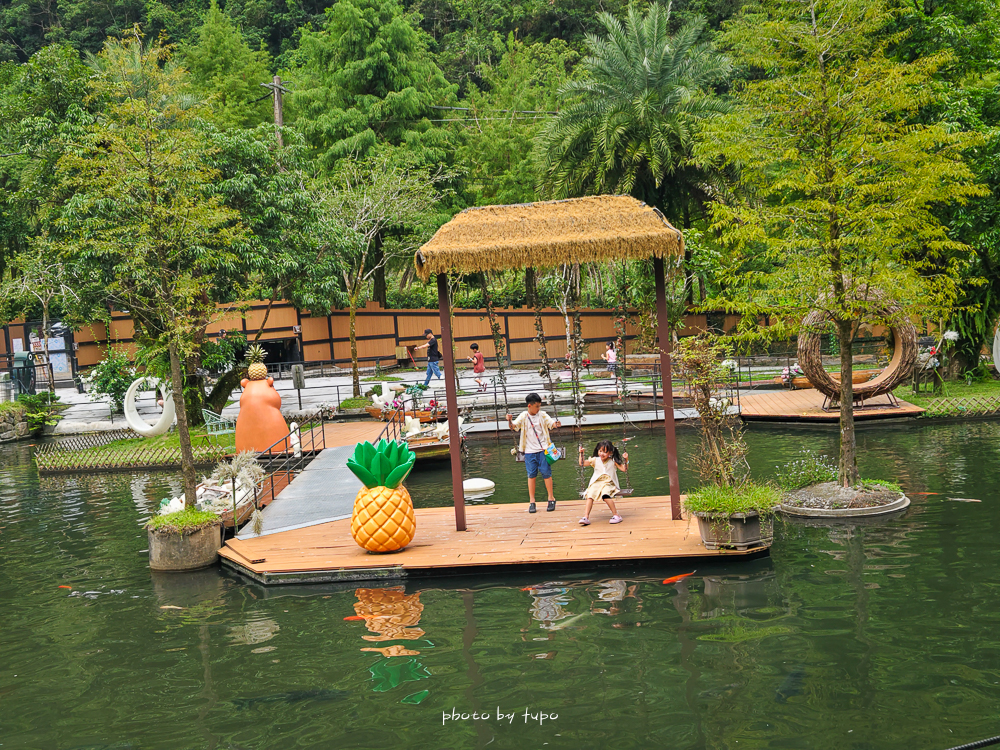 美暈!宜蘭【鳳梨屋水上莊園】水上森林住宿,房間開門可餵魚、最新動物區、還能體驗水桶划船! 美暈!宜蘭【鳳梨屋水上莊園】水上森林住宿,房間開門可餵魚、最新動物區、還能體驗水桶划船!