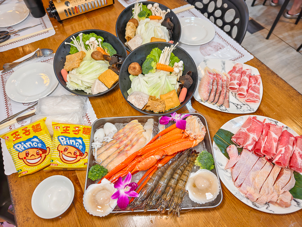 美暈!宜蘭【鳳梨屋水上莊園】水上森林住宿,房間開門可餵魚、最新動物區、還能體驗水桶划船! 美暈!宜蘭【鳳梨屋水上莊園】水上森林住宿,房間開門可餵魚、最新動物區、還能體驗水桶划船!