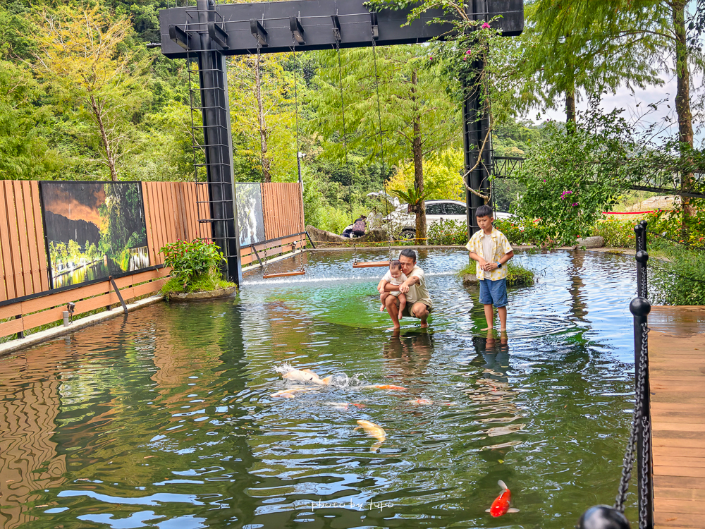 美暈!宜蘭【鳳梨屋水上莊園】水上森林住宿,房間開門可餵魚、最新動物區、還能體驗水桶划船! 美暈!宜蘭【鳳梨屋水上莊園】水上森林住宿,房間開門可餵魚、最新動物區、還能體驗水桶划船!