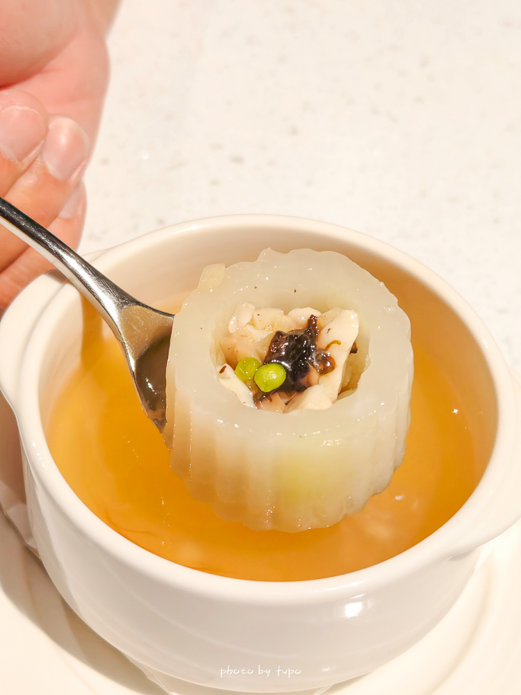 台南安平最新住宿「綉溪安平飯店」全台唯一沉浸式互動空間，大坪數設計房型配冠軍手沖咖啡，一泊四食快閃優惠