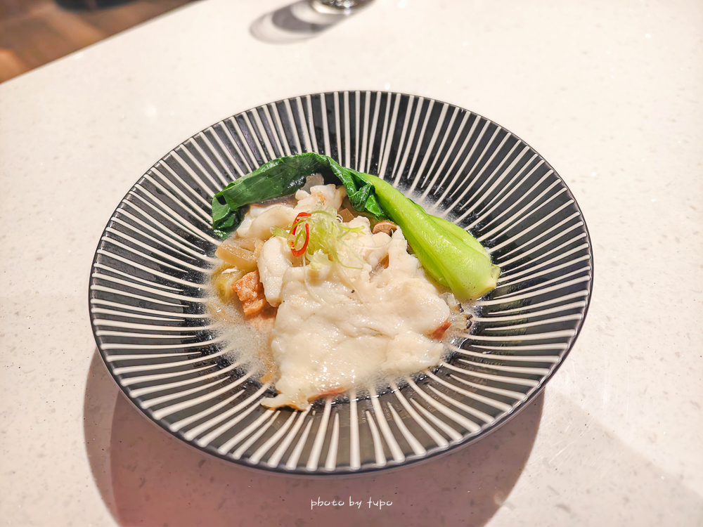 台南安平最新住宿「綉溪安平飯店」全台唯一沉浸式互動空間，大坪數設計房型配冠軍手沖咖啡，一泊四食快閃優惠