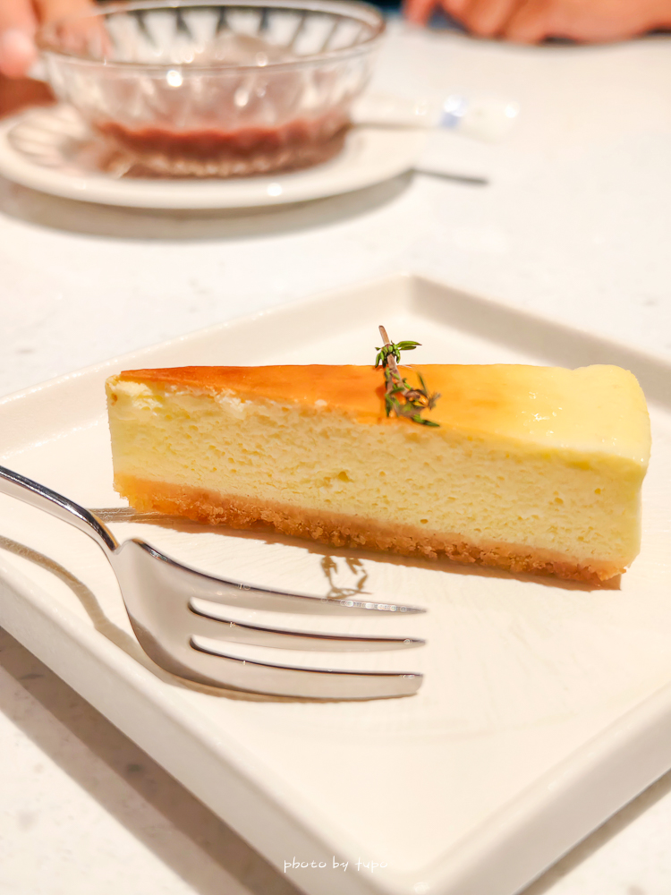 台南安平最新住宿「綉溪安平飯店」全台唯一沉浸式互動空間，大坪數設計房型配冠軍手沖咖啡，一泊四食快閃優惠