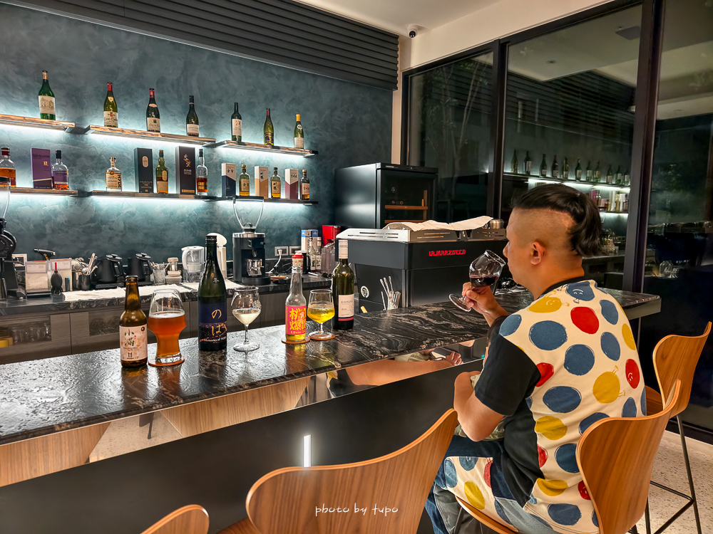 台南安平最新住宿「綉溪安平飯店」全台唯一沉浸式互動空間，大坪數設計房型配冠軍手沖咖啡，一泊四食快閃優惠