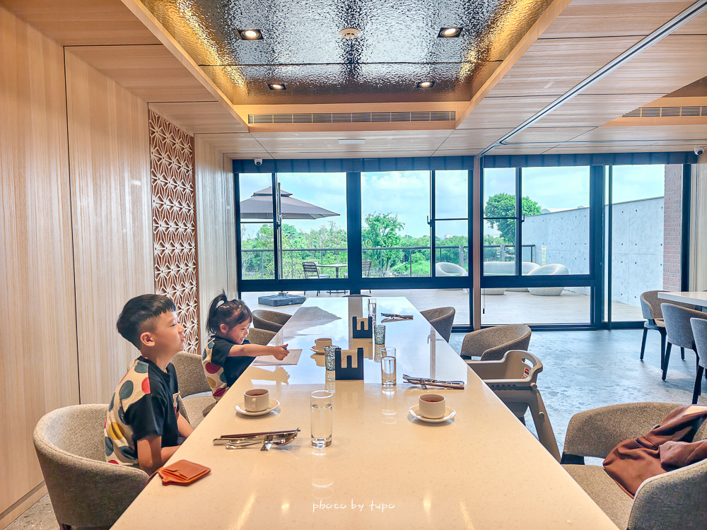 台南安平最新住宿「綉溪安平飯店」全台唯一沉浸式互動空間，大坪數設計房型配冠軍手沖咖啡，一泊四食快閃優惠