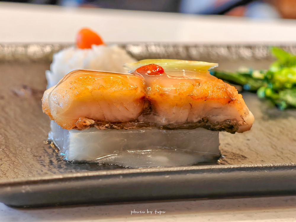 台南安平最新住宿「綉溪安平飯店」全台唯一沉浸式互動空間，大坪數設計房型配冠軍手沖咖啡，一泊四食快閃優惠